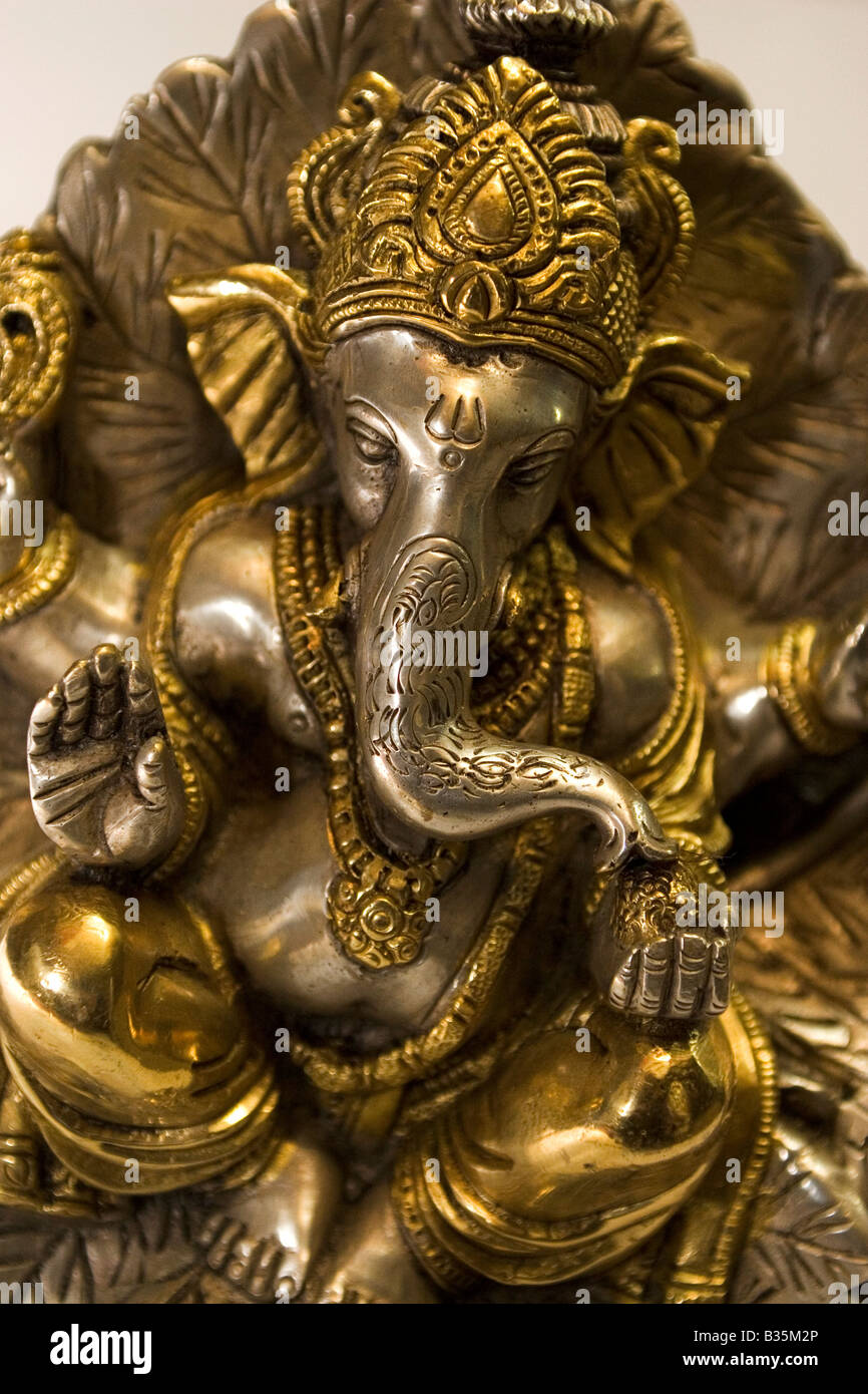 Ganesh un ídolo. Ganesh es el dios elefante hindú. Él trae buena suerte y  auspicioso comienzo a nuevos emprendimientos Fotografía de stock - Alamy