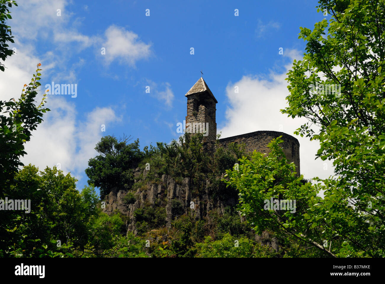 Ruinas de la iglesia de Notre Dame du Mont Carmel, Surier, Auvergne