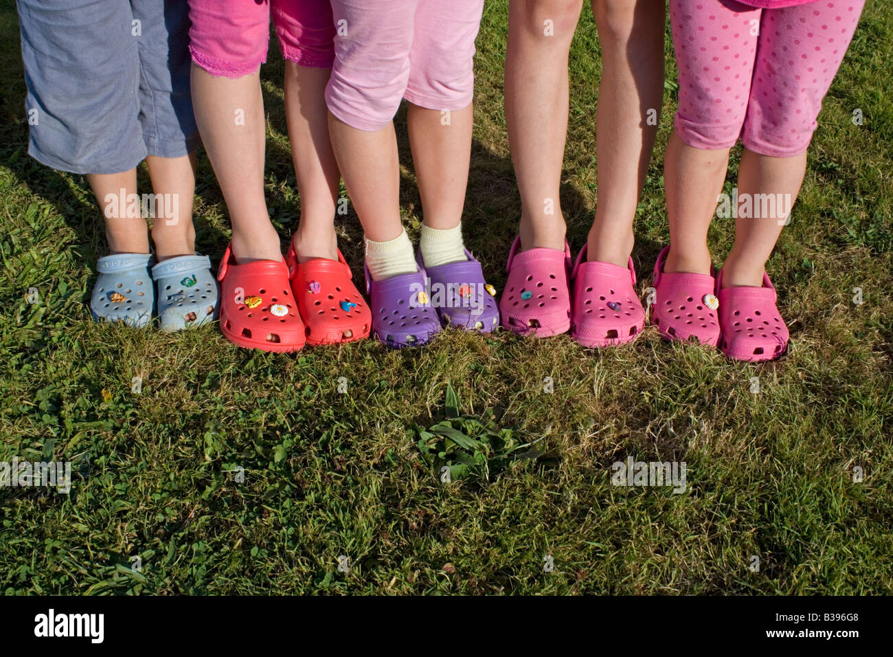 Crocs children fotografías e imágenes de alta resolución - Alamy