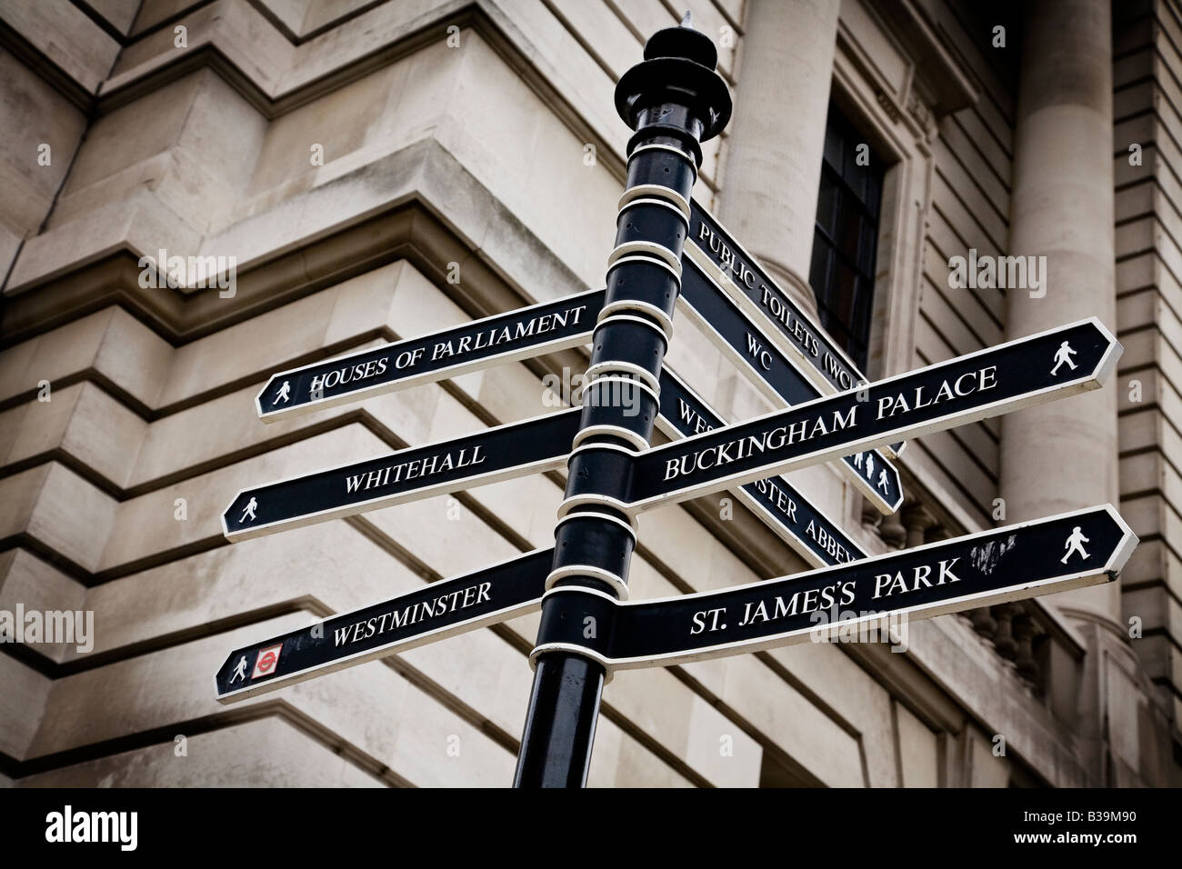 Signpost cerca de Whitehall, Londres, Gran Bretaña. Foto de stock