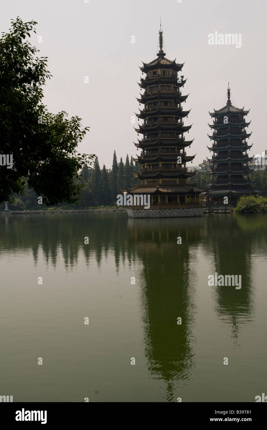 Hermosas pagodas en Guilin, China Foto de stock