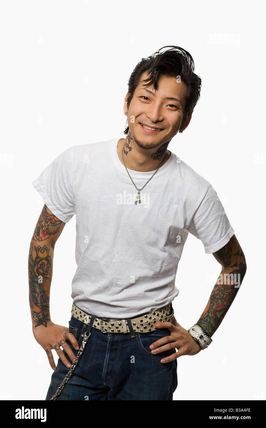 étnico Duque Hollywood Hombre asiático en ropa rockabilly Fotografía de stock - Alamy