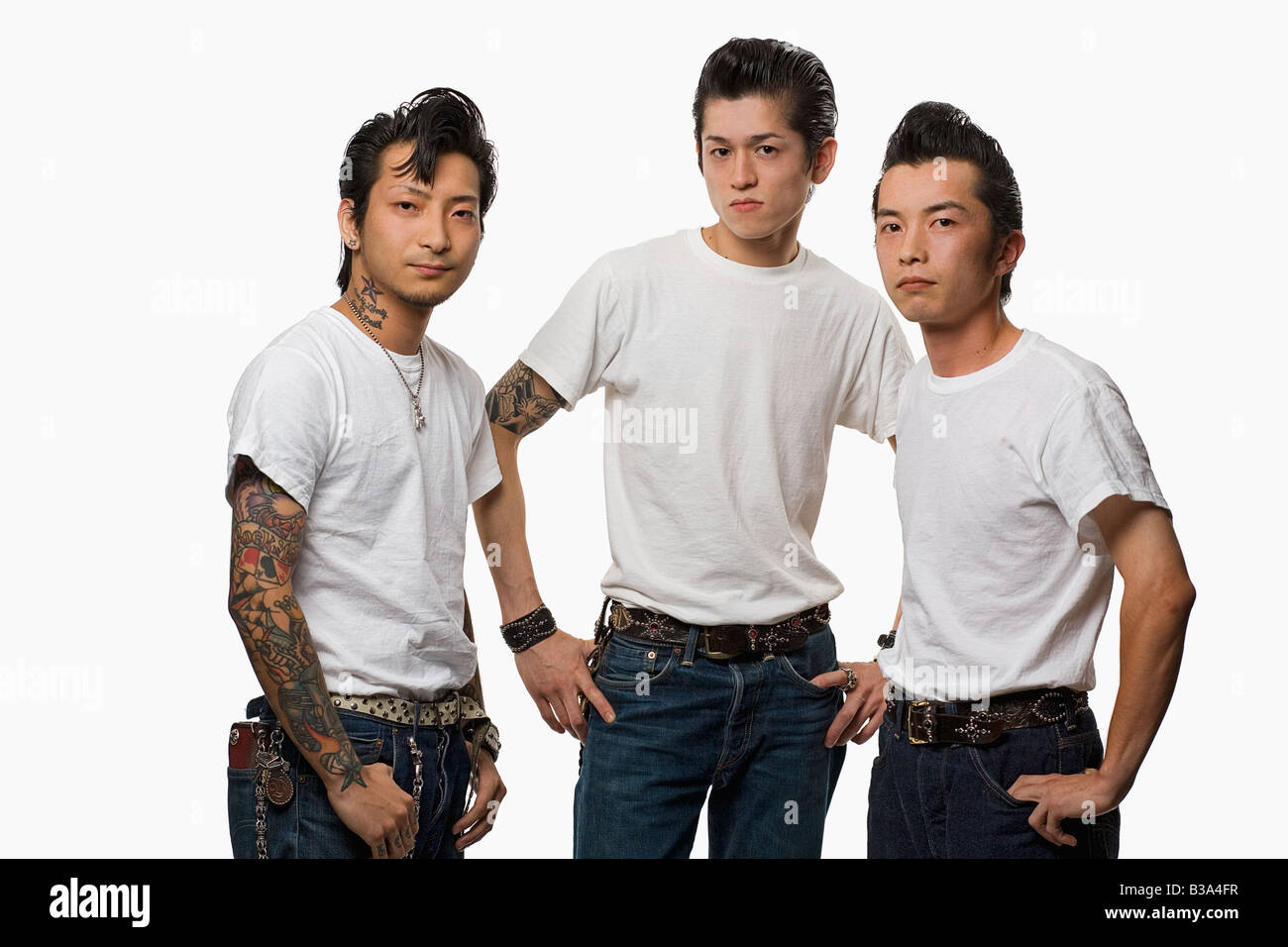 Los hombres asiáticos en ropa rockabilly Fotografía de stock - Alamy