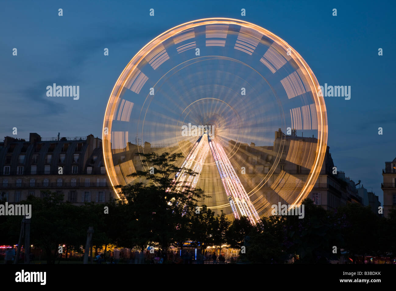 La larga exposici??n de Franc??s en noria Carrusel de Tuileries garden