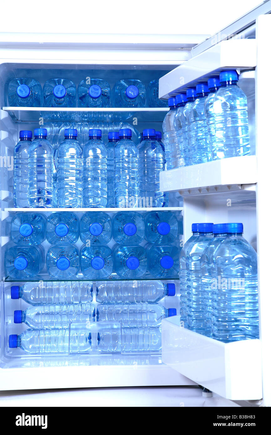 De Verdad Íncubo frío Caja de agua del refrigerador fotografías e imágenes de alta resolución -  Alamy