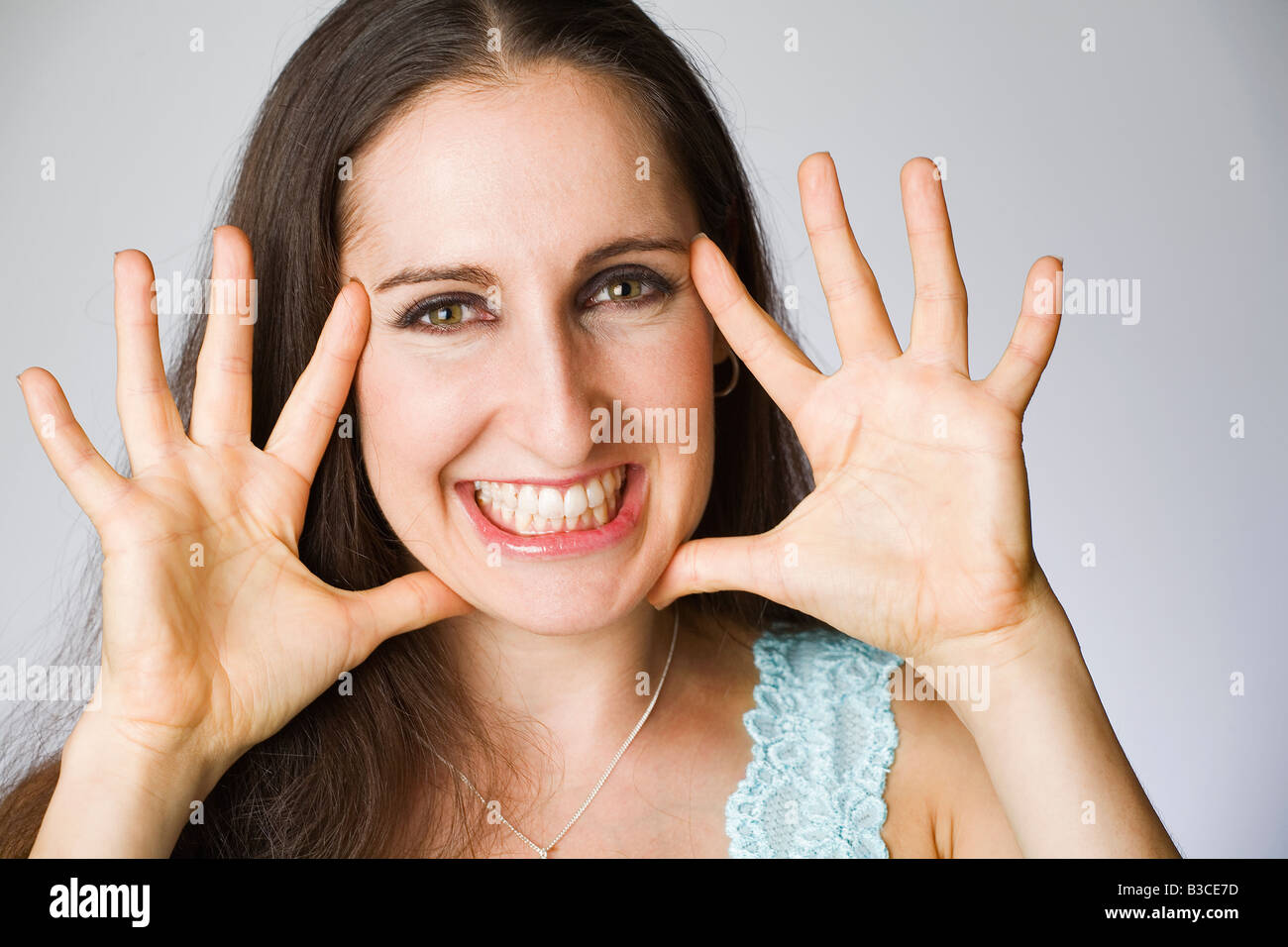Mujer joven sonriente, Retrato Foto de stock