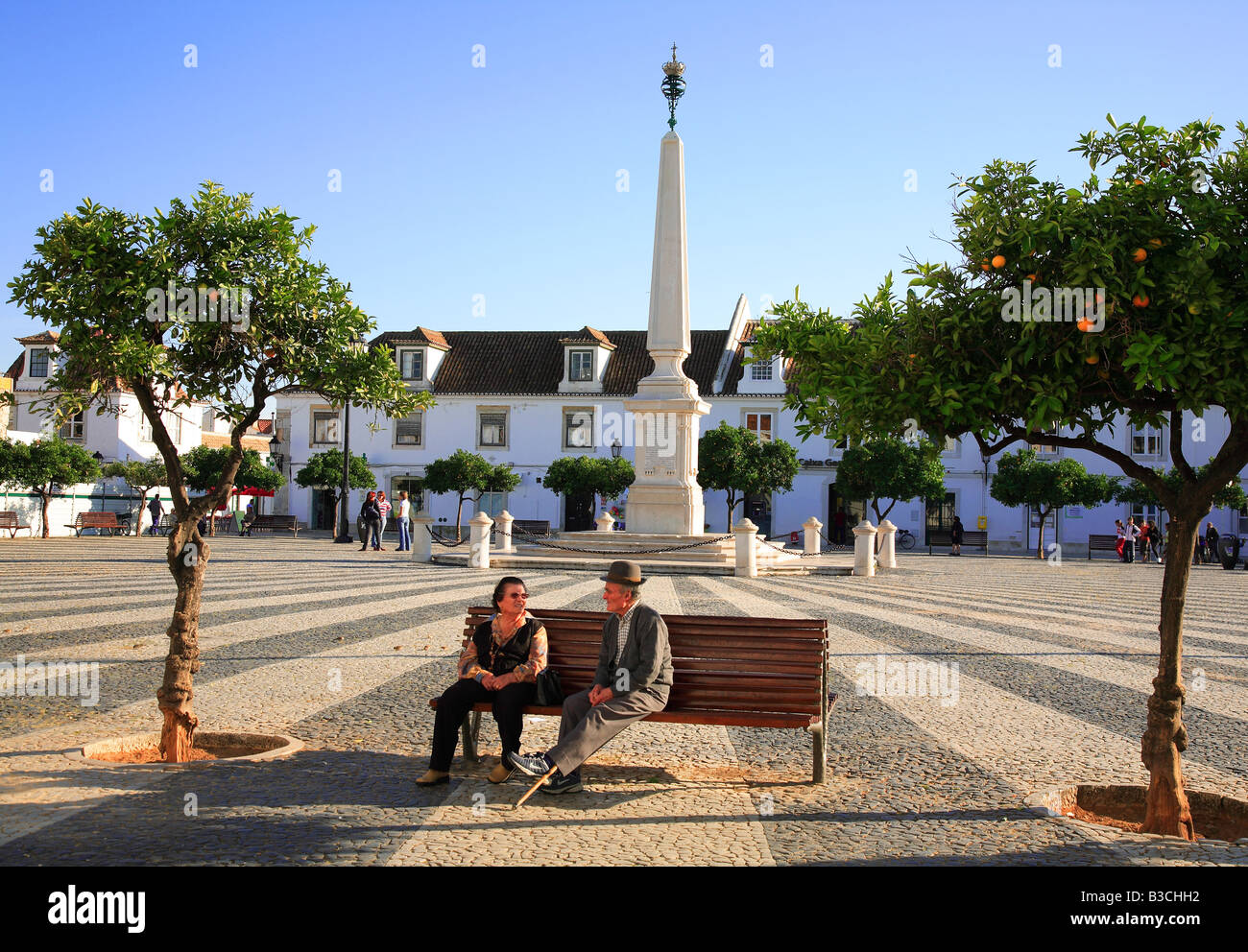 Lugar Praça do Marques de Pombal en Vila Real de Santo Antonio, Algarve Portugal Foto de stock