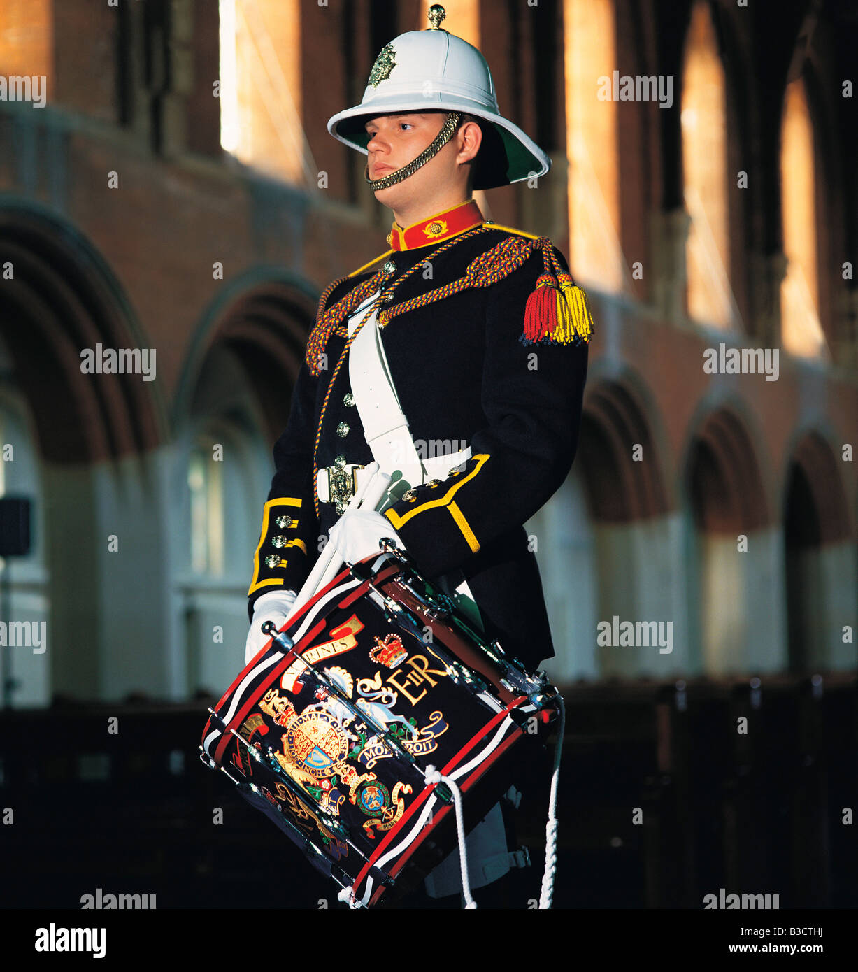 El baterista de la banda militar de Marina Real en Londres, Inglaterra, Reino Unido. Foto de stock