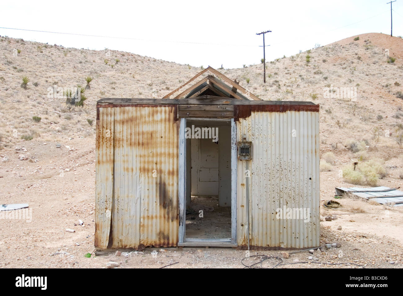 Casa oxidado en el desierto Foto de stock