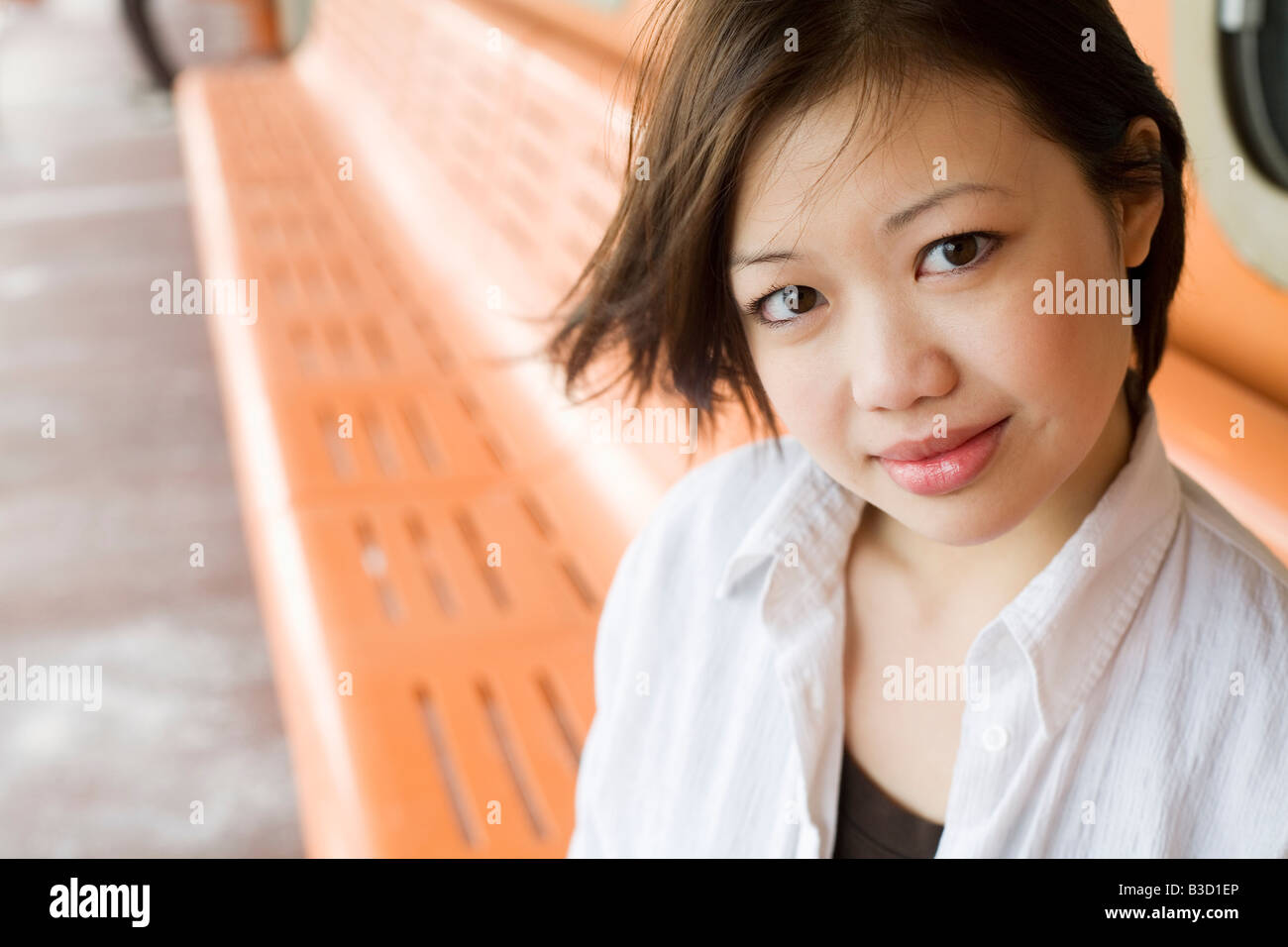 Mujer joven sonriente, primer plano, retrato Foto de stock