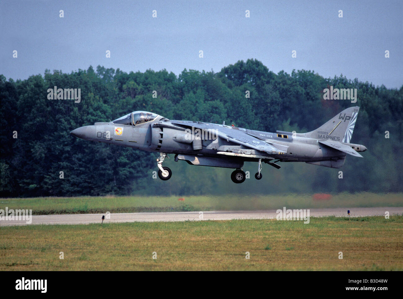 Infantería de Marina de Estados Unidos Harrier Jump Jet haciendo un despegue vertical Foto de stock