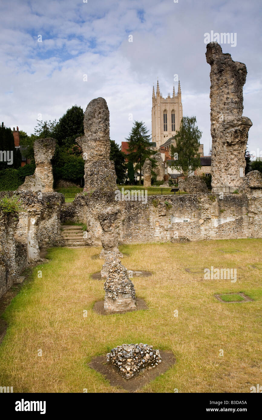 Ruinas de la abadía y la Catedral de Bury St Edmunds en Suffolk Foto de stock