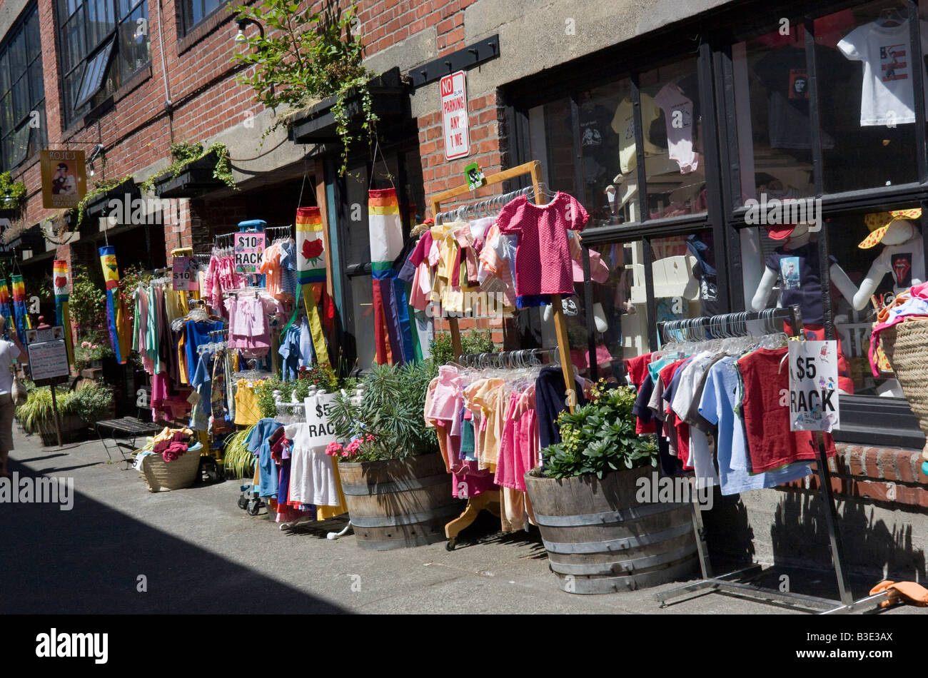 Venta de ropa para los agricultores del Mercado Pike Place de Seattle WA  del estado de Washington, EE.UU Fotografía de stock - Alamy