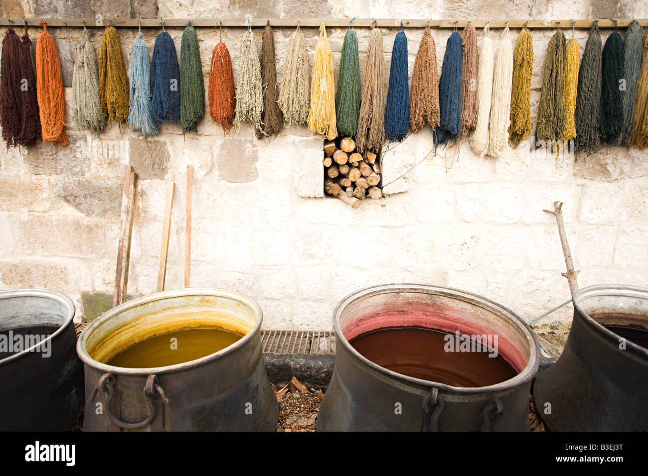 Los tintes para alfombras de lana Fotografía de stock - Alamy