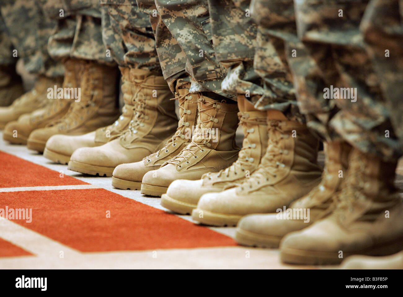 Las botas militares de soldados de la Guardia Nacional del Ejército en  formación Fotografía de stock - Alamy
