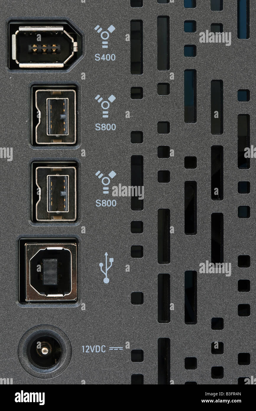 Conexiones de equipo de detalle vertical desde disco duro externo Firewire y USB Fotografía de stock Alamy