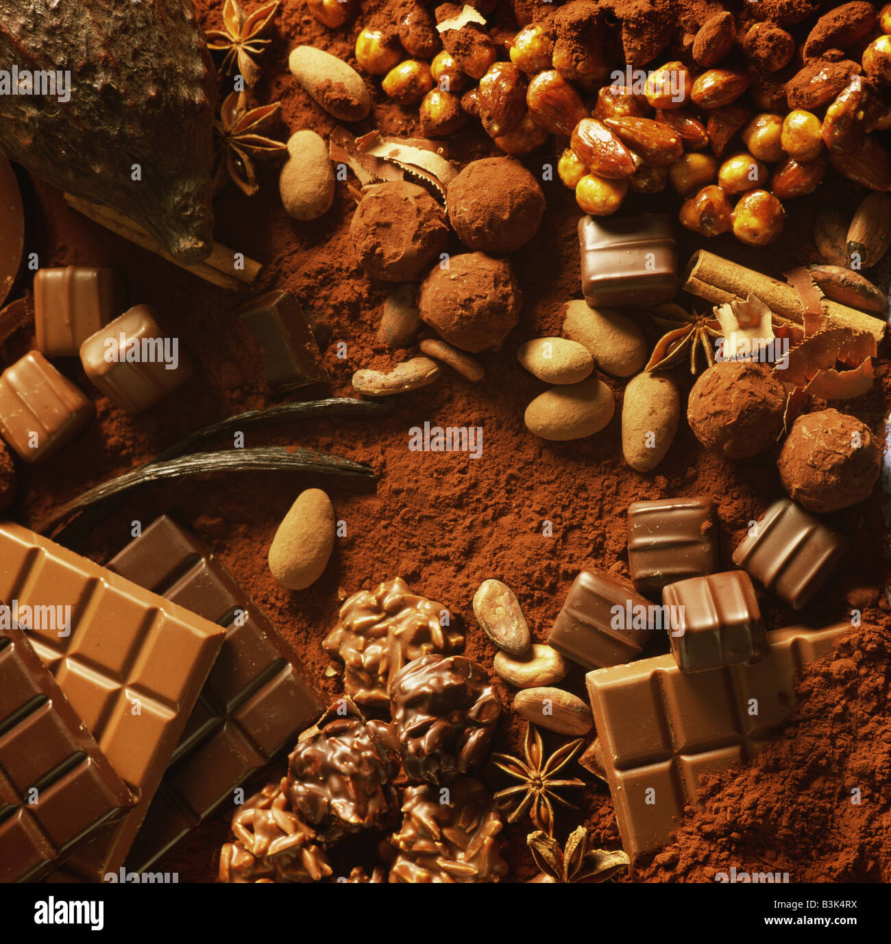 El chocolate y el cacao en polvo composición de chocolat Fotografía de