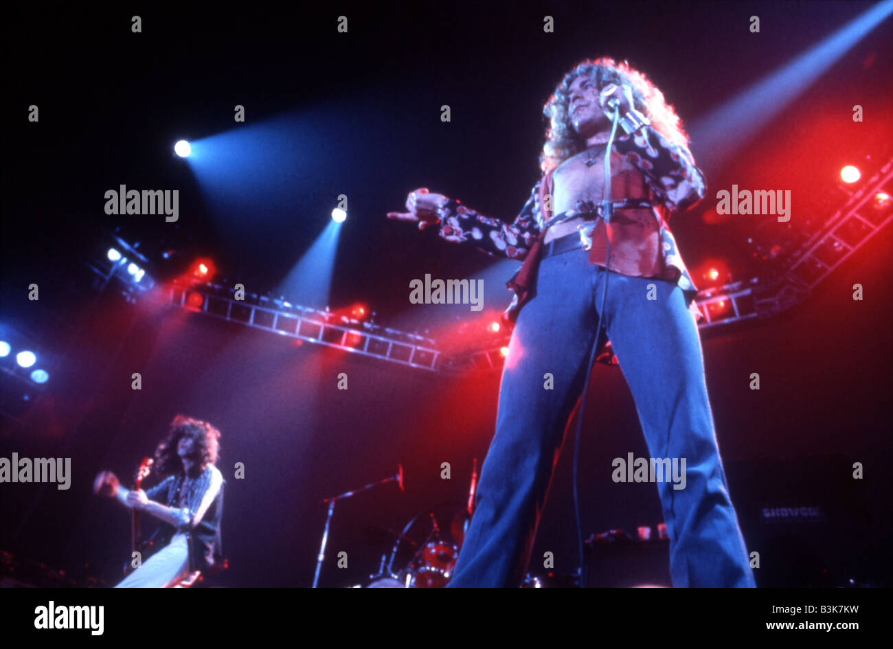 El grupo de rock británico Led Zeppelin alrededor de 1976 con Robert Plant a la derecha. Foto Jeffrey Mayer Foto de stock