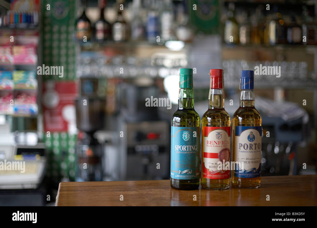 Botellas de whisky que llevan los nombres de los tres grandes equipos