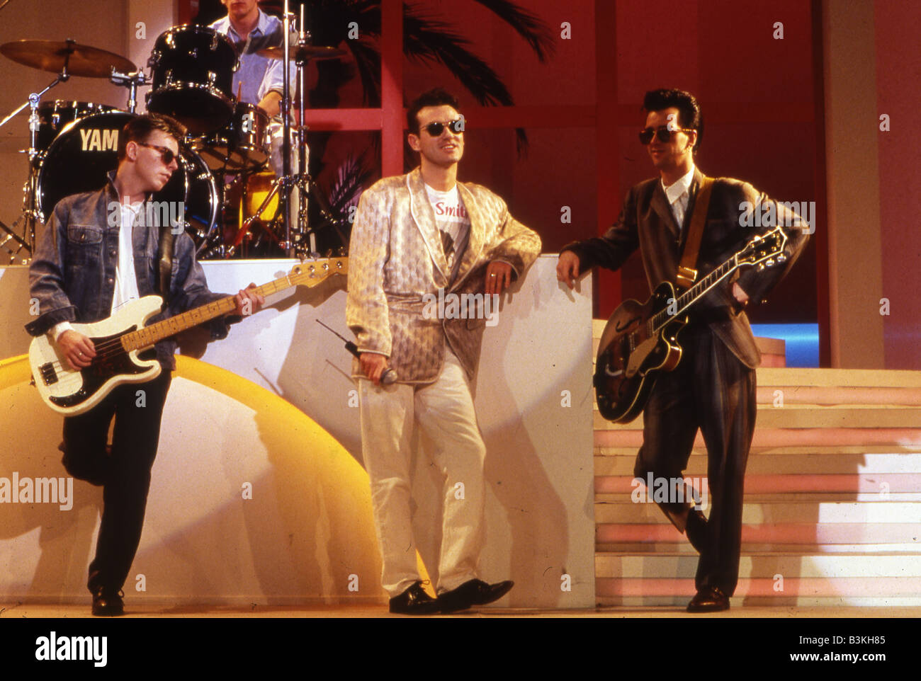 SMITHS grupo pop británico en el Festival de Música de San Remo, Italia, alrededor de 1987 con Morrissey en el centro Foto de stock