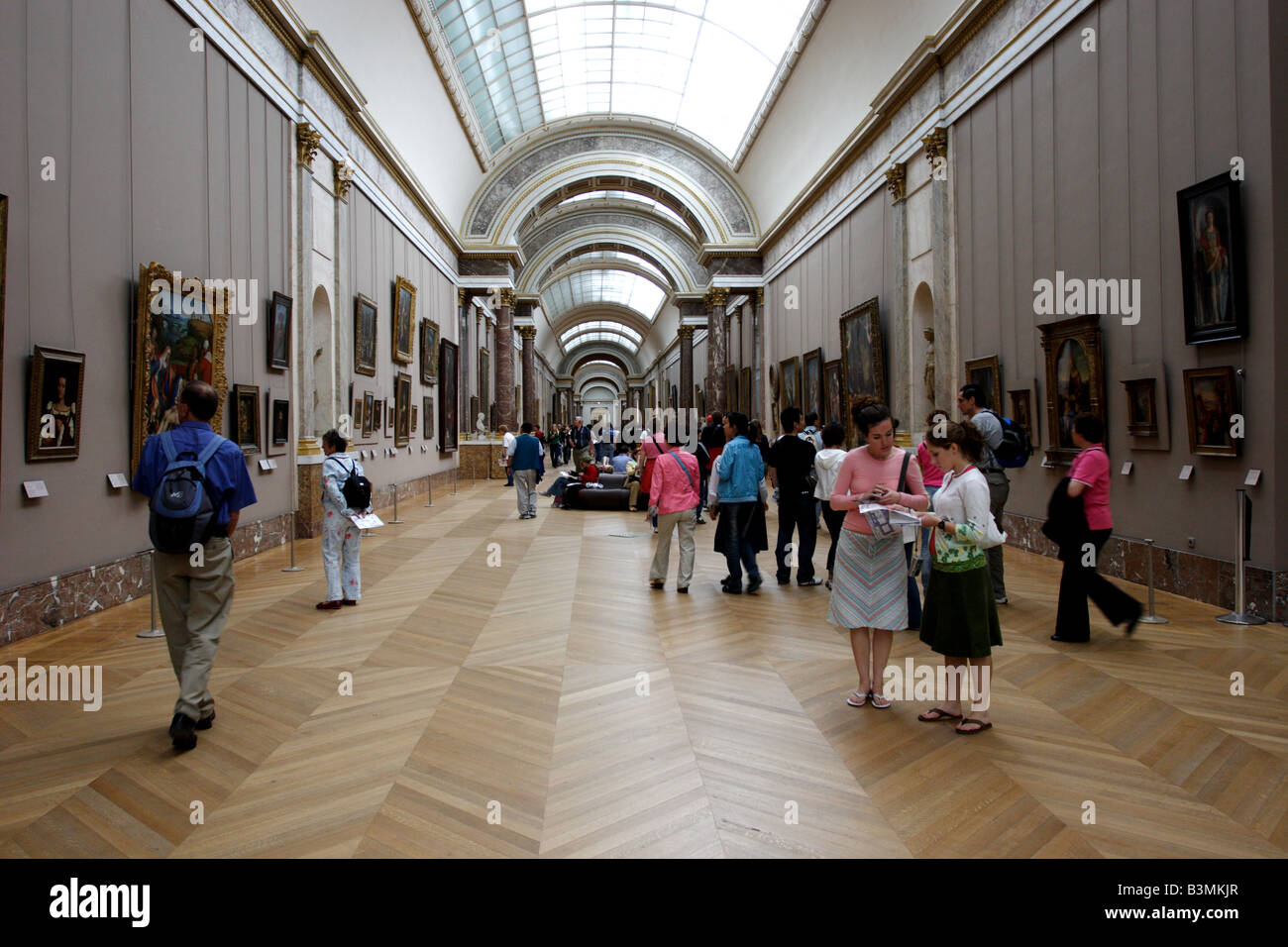 Francia Paris parte del vasto interior del Louvre. Foto de stock
