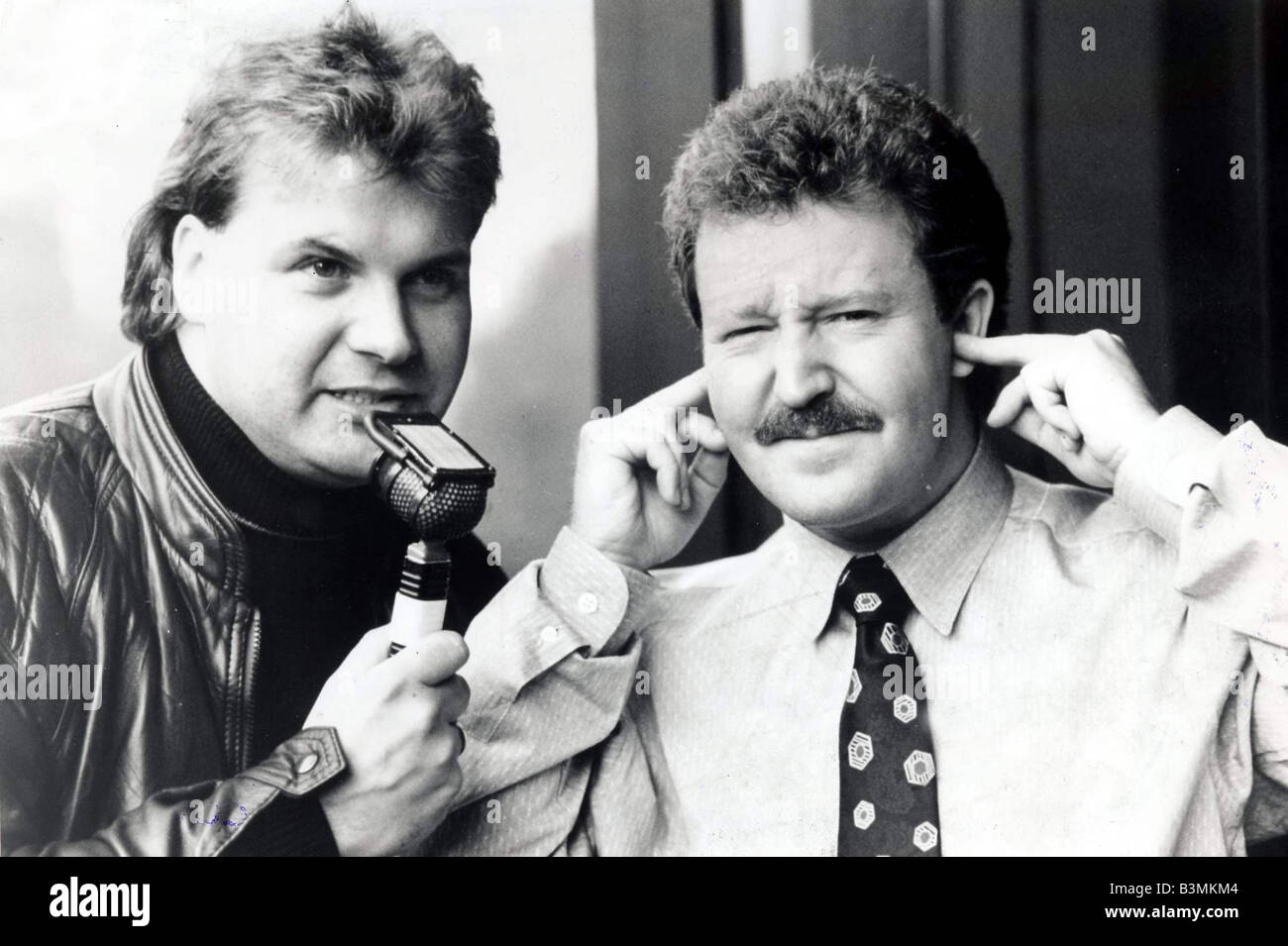 Derek Johnstone 1990 con Jonathan Watson comediante mirrorpix