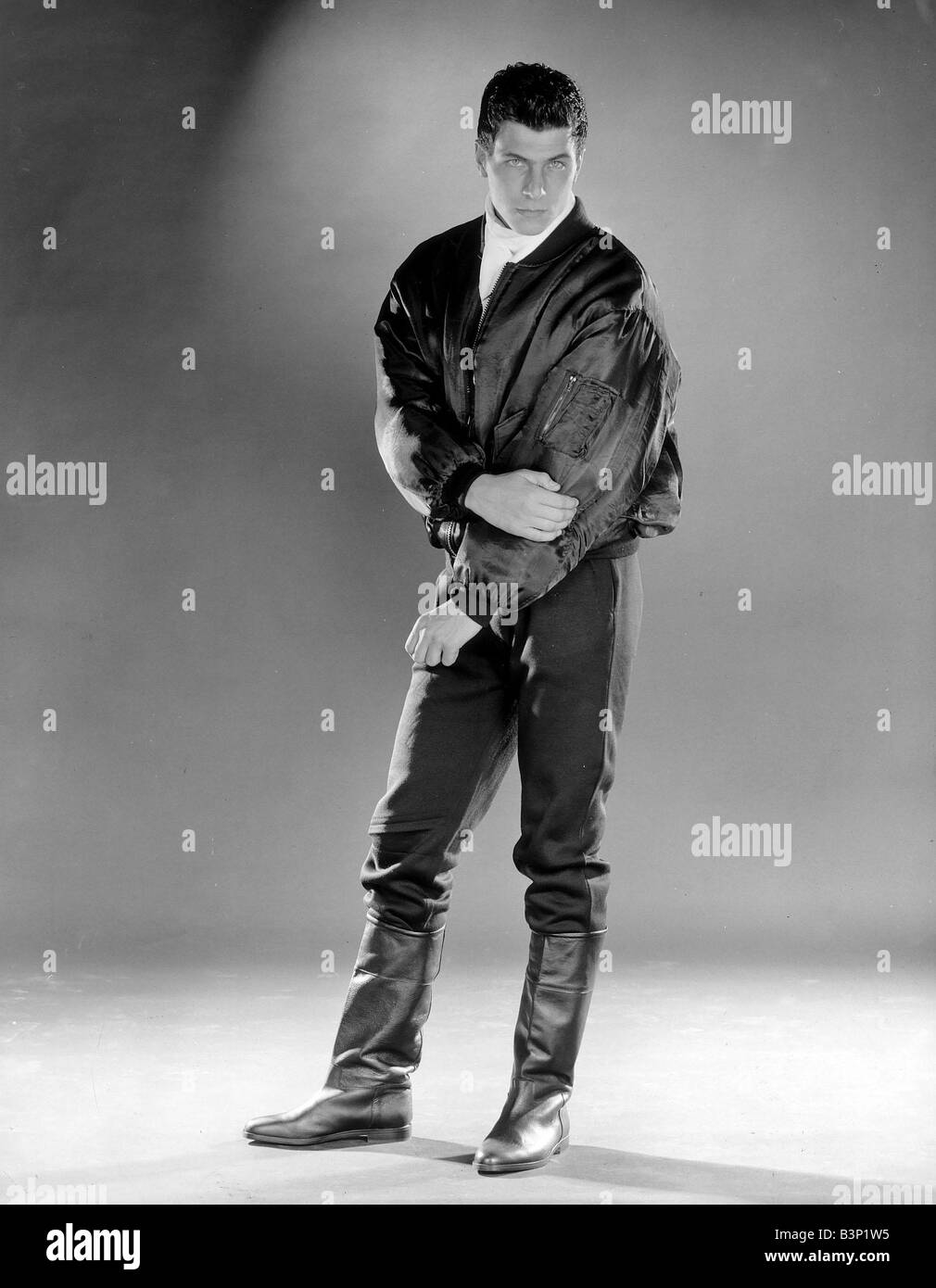 Noviembre de 1986 moda ropa moda hombres chaqueta boot Fotografía de stock  - Alamy