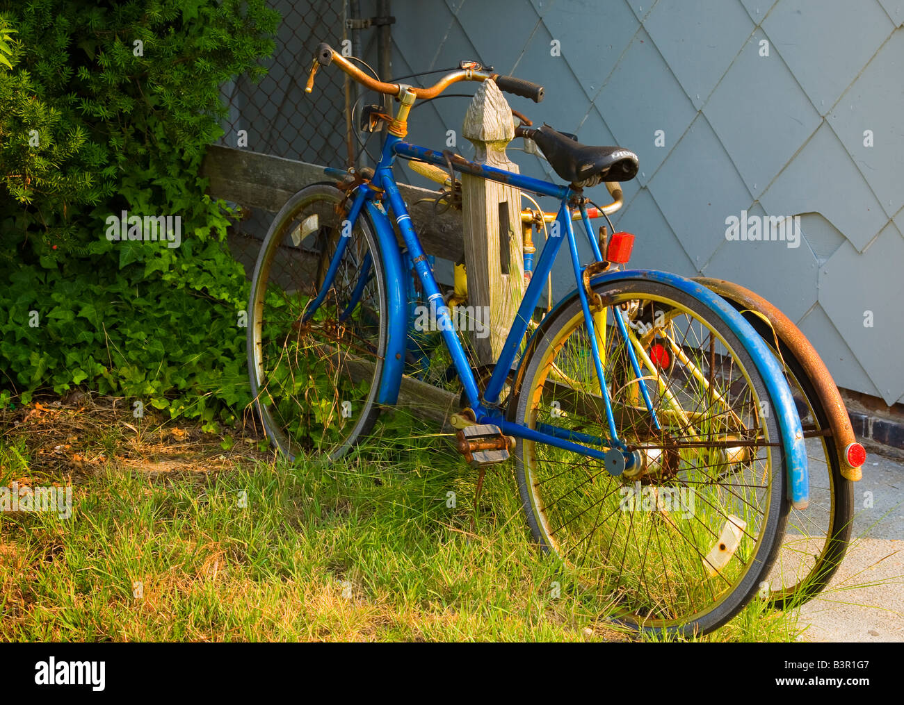 Dos bicicletas viejas Fotografía de stock - Alamy