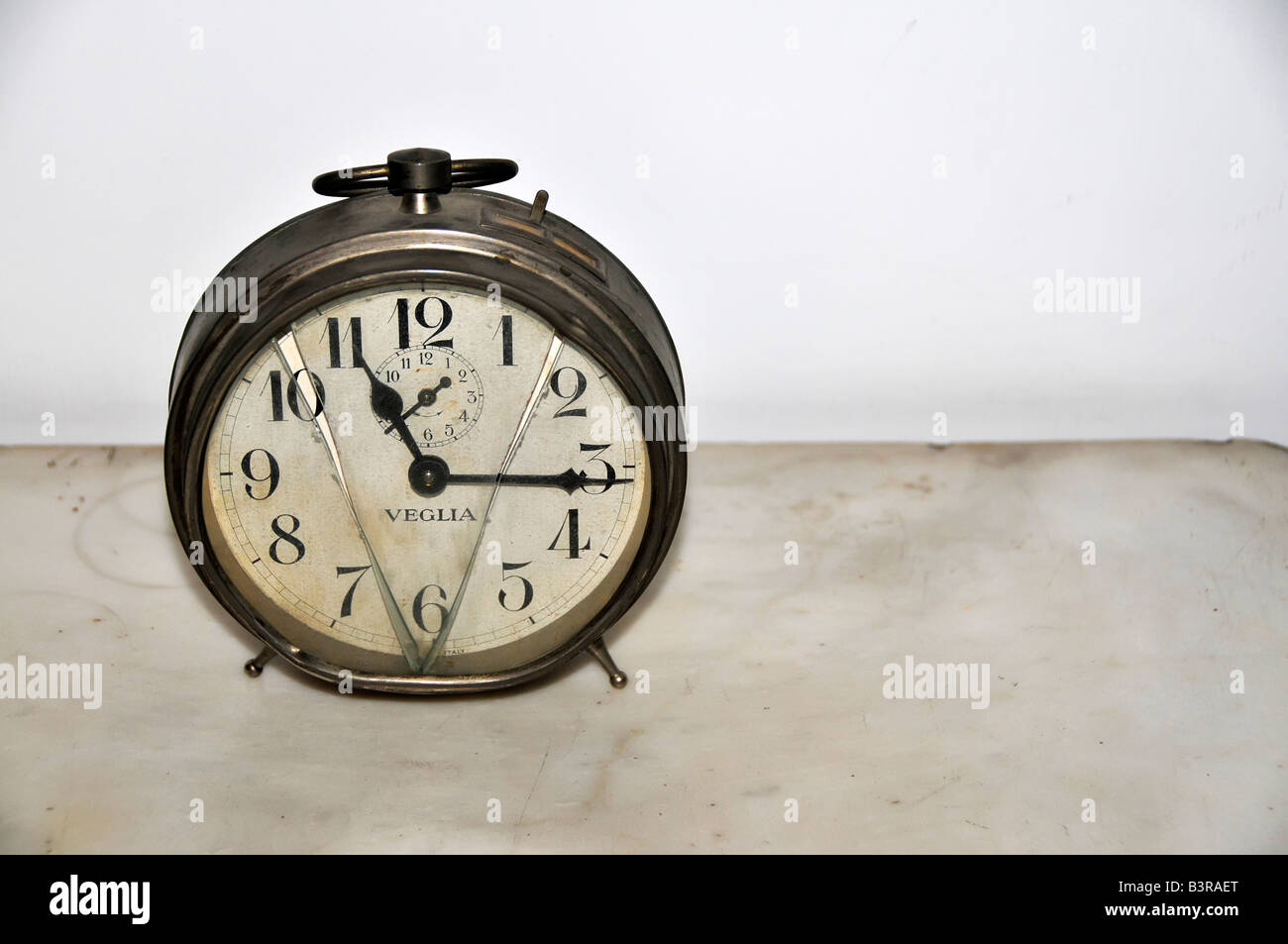 Italiano antiguo reloj de alarma Fotografía de stock - Alamy