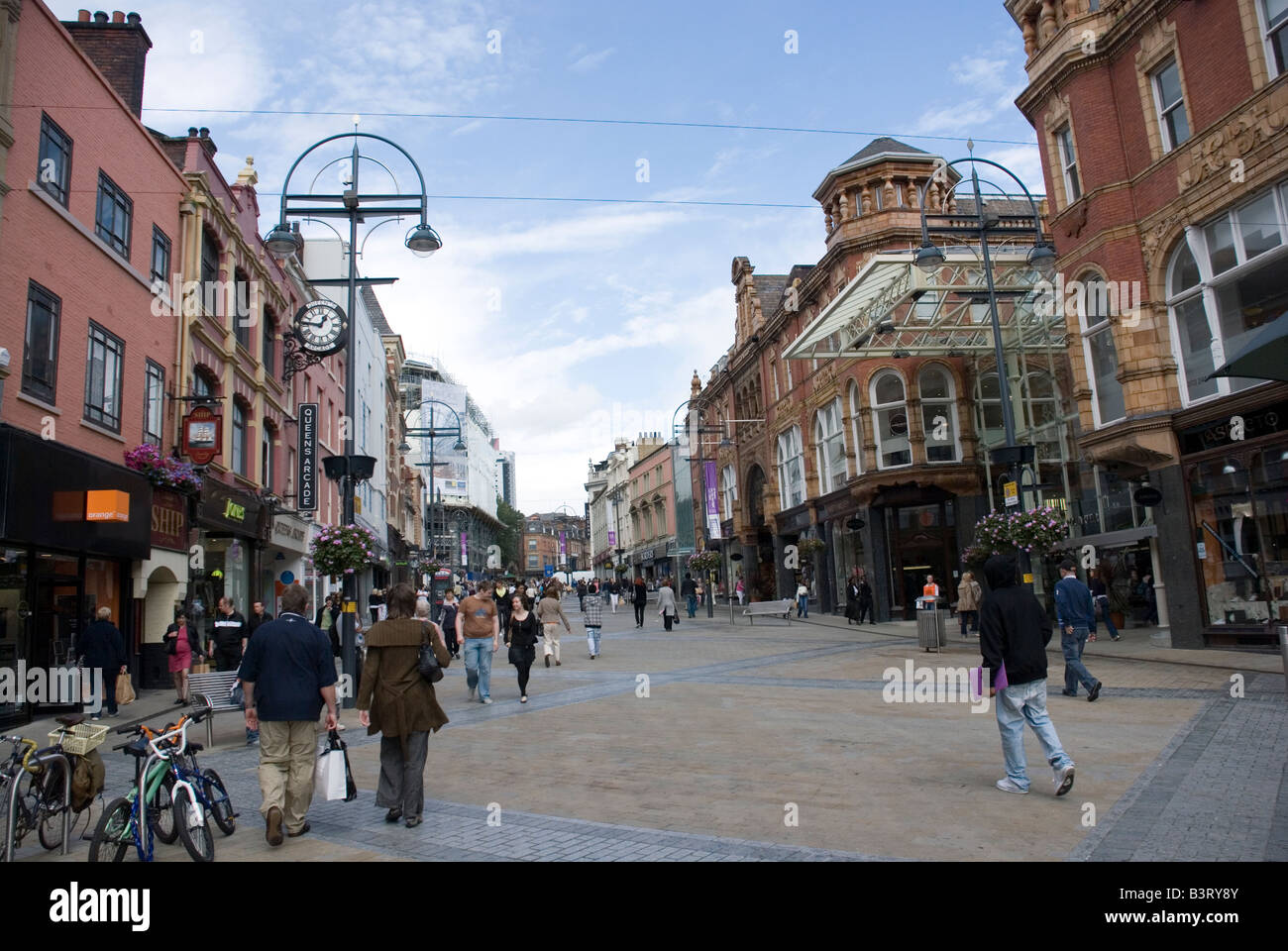 Compras en Briggate, Leeds. Foto de stock