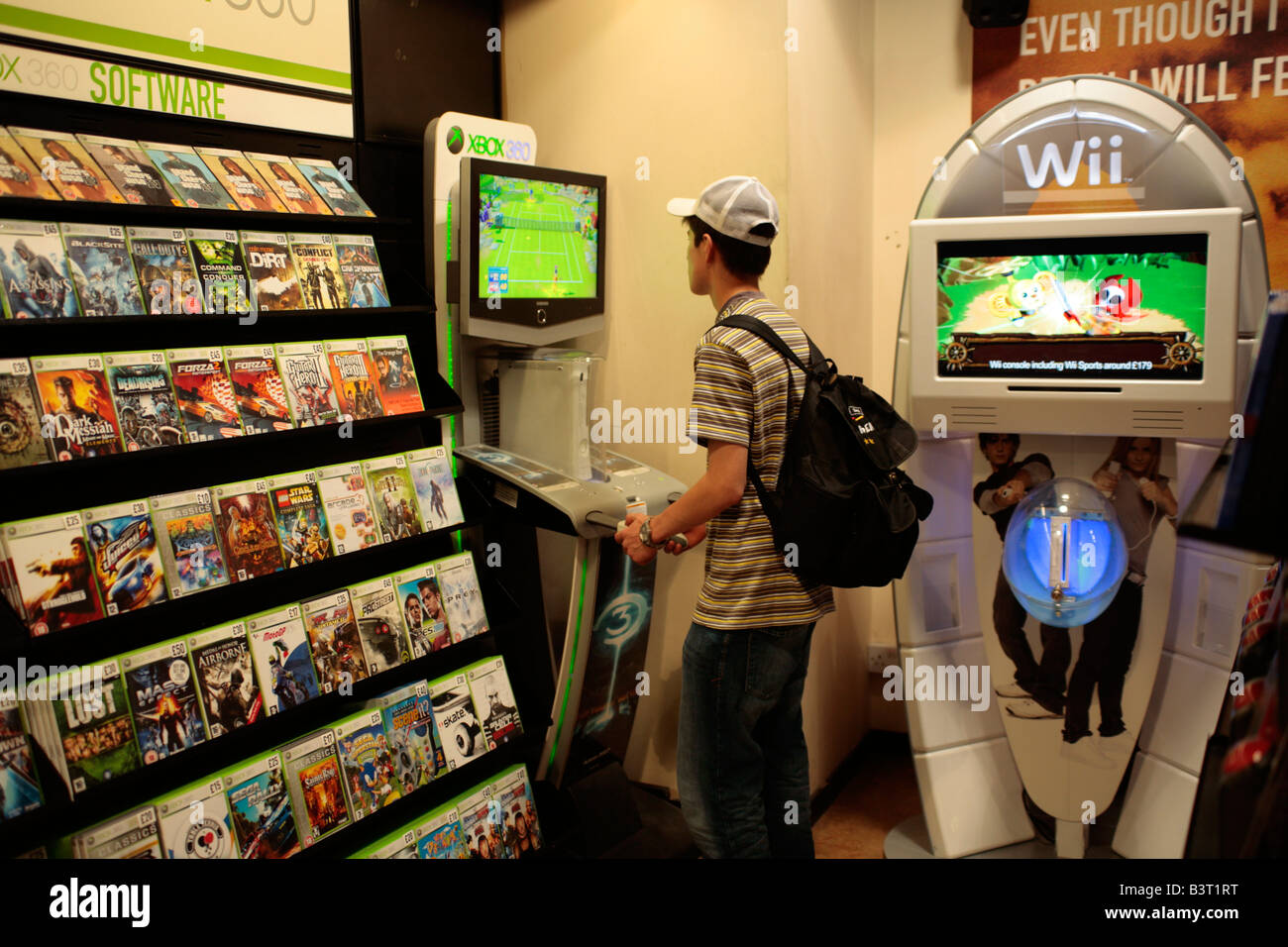 Juegos wii en venta en una tienda de juegos, REINO UNIDO Fotografía de  stock - Alamy