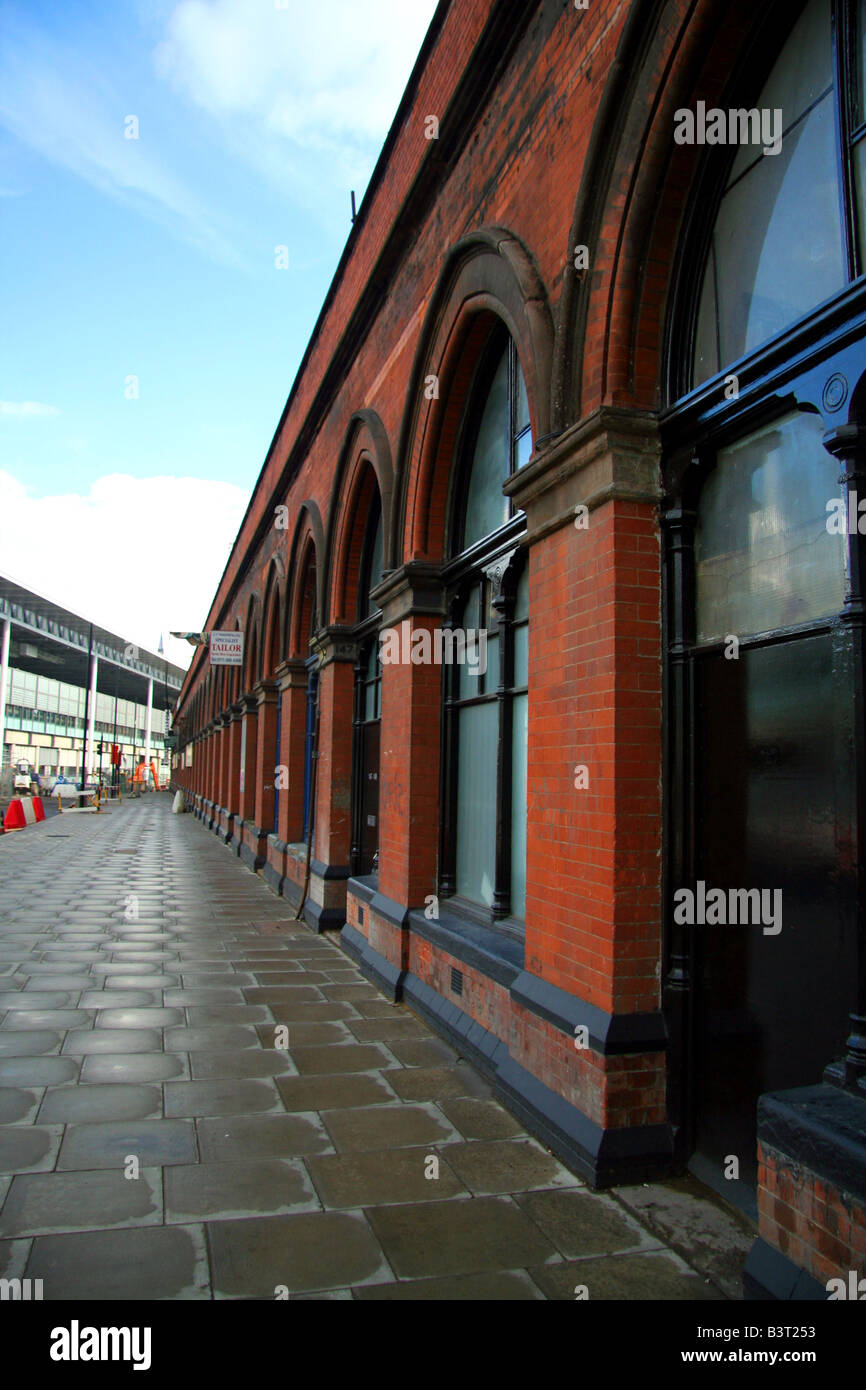Ver abajo de la calle de la estación de tren de St Pancras, Londres Foto de stock
