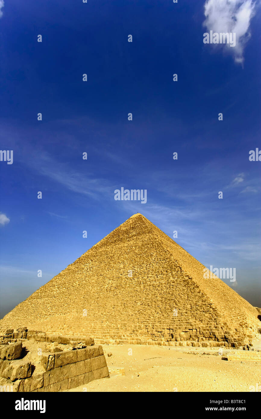 La Gran Pirámide de Giza, construida para la Cuarta Dinastía egipcia, el faraón Khufu o Keops, El Cairo, Egipto. Foto de stock