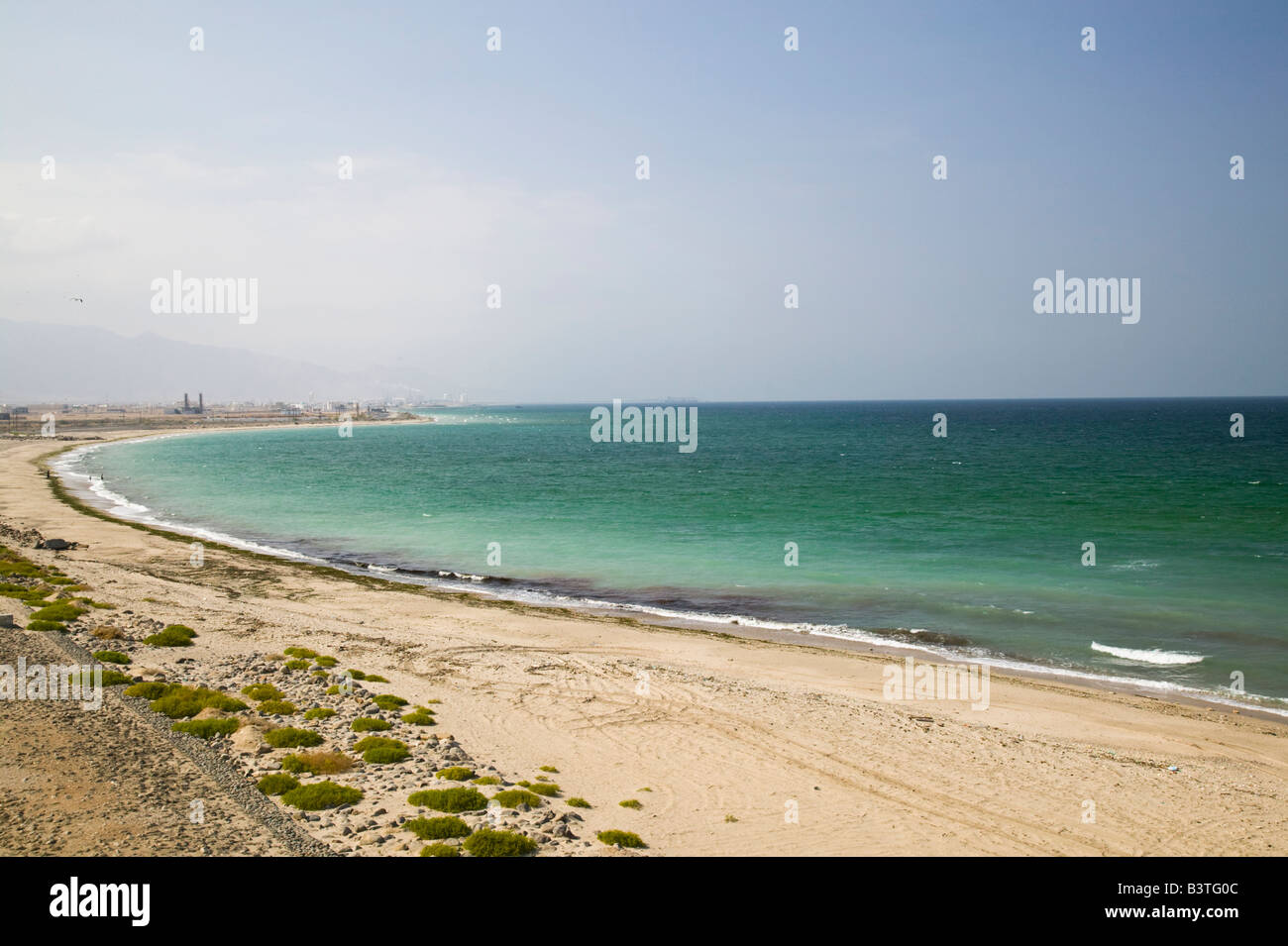 Omán, Sharqiya, región sur. Vista de la playa Sur Foto de stock