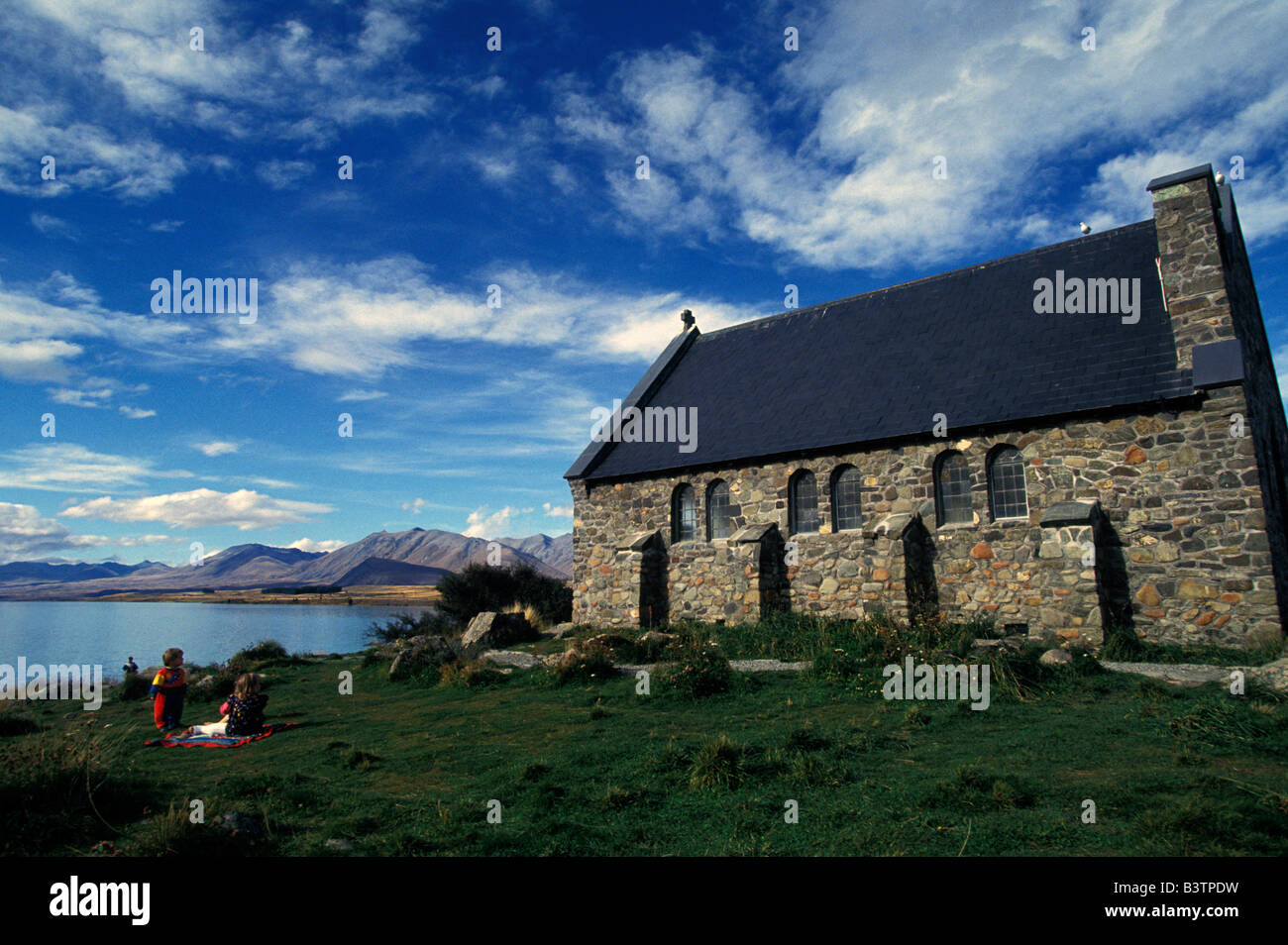 Oceanía, Nueva Zelanda, Isla del Sur, el Lago Tekapo. Iglesia del Buen Pastor. Foto de stock