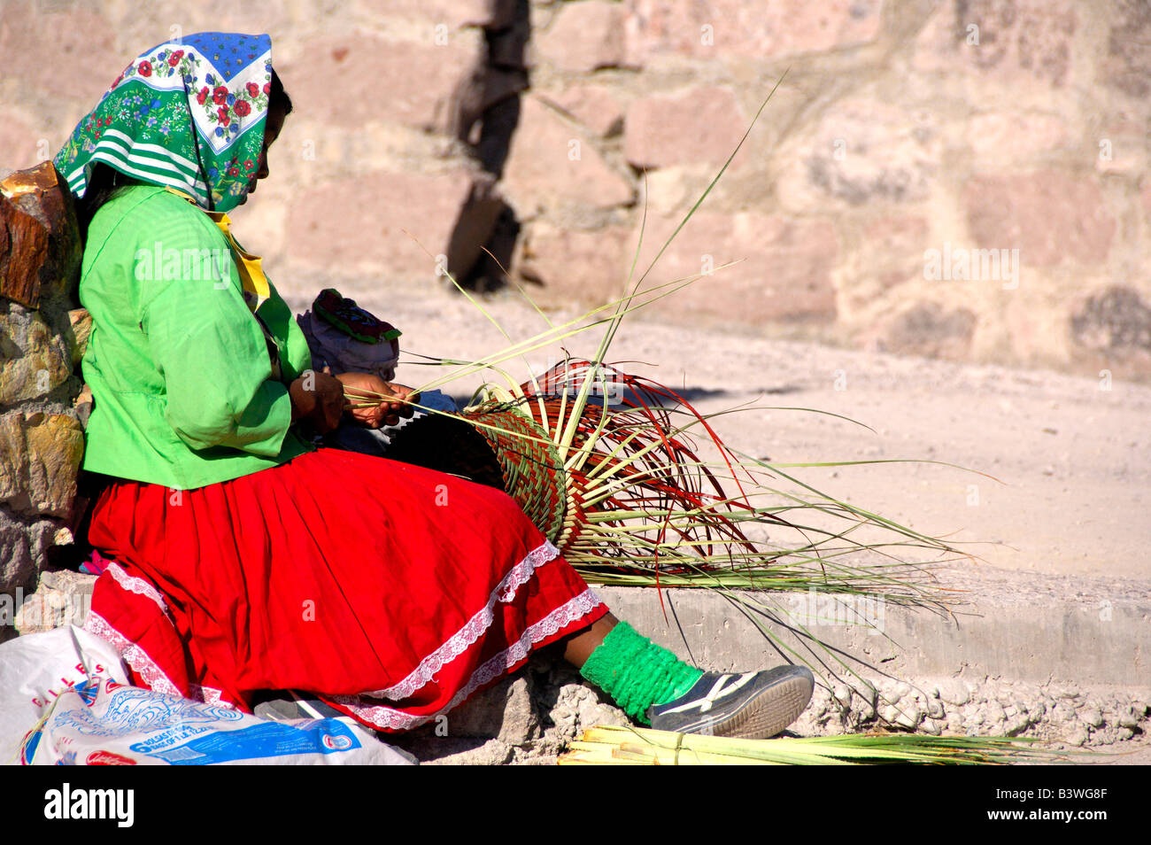 Handicraft Tarahumara Chihuahua Mexico Fotos E Imagenes De Stock Alamy Handicraft Tarahumara Chihuahua Mexico Fotos E Imagenes De Stock Alamy