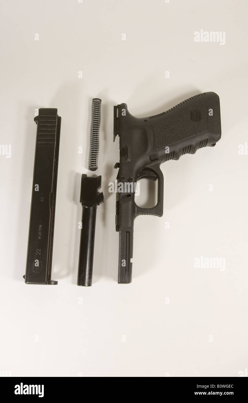 El modelo Glock 22 pistola de calibre .40 en trozos. Foto de stock