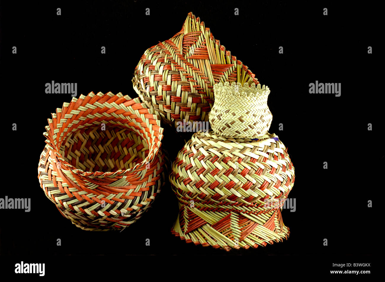 Mexico Estado De Chihuahua La Barranca Del Cobre Artesanias Indigenas Tarahumaras Cestas Tradicionales Liberados De La Propiedad Fotografia De Stock Alamy Mexico Estado De Chihuahua La Barranca Del Cobre Artesanias Indigenas Tarahumaras Cestas Tradicionales Liberados De La Propiedad Fotografia De Stock Alamy