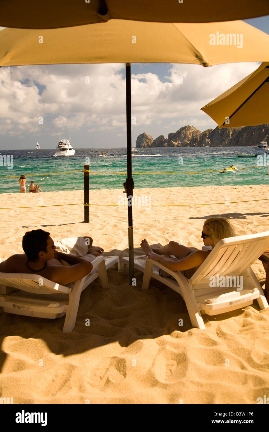Señor pareja, playa Medano, Baja Cantina Beach Club, Cabo San Lucas, Baja California, México Fotografía de stock - Alamy Señor pareja, playa Medano, Baja Cantina Beach Club, Cabo San Lucas, Baja California, México Fotografía de stock - Alamy