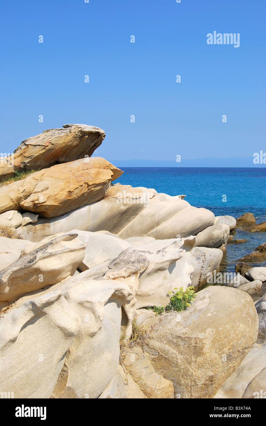 Formaciones rocosas, Kariti playa, Vourvourou, península de Sithonia, Chalkidiki, Macedonia Central, Macedonia, Grecia Foto de stock