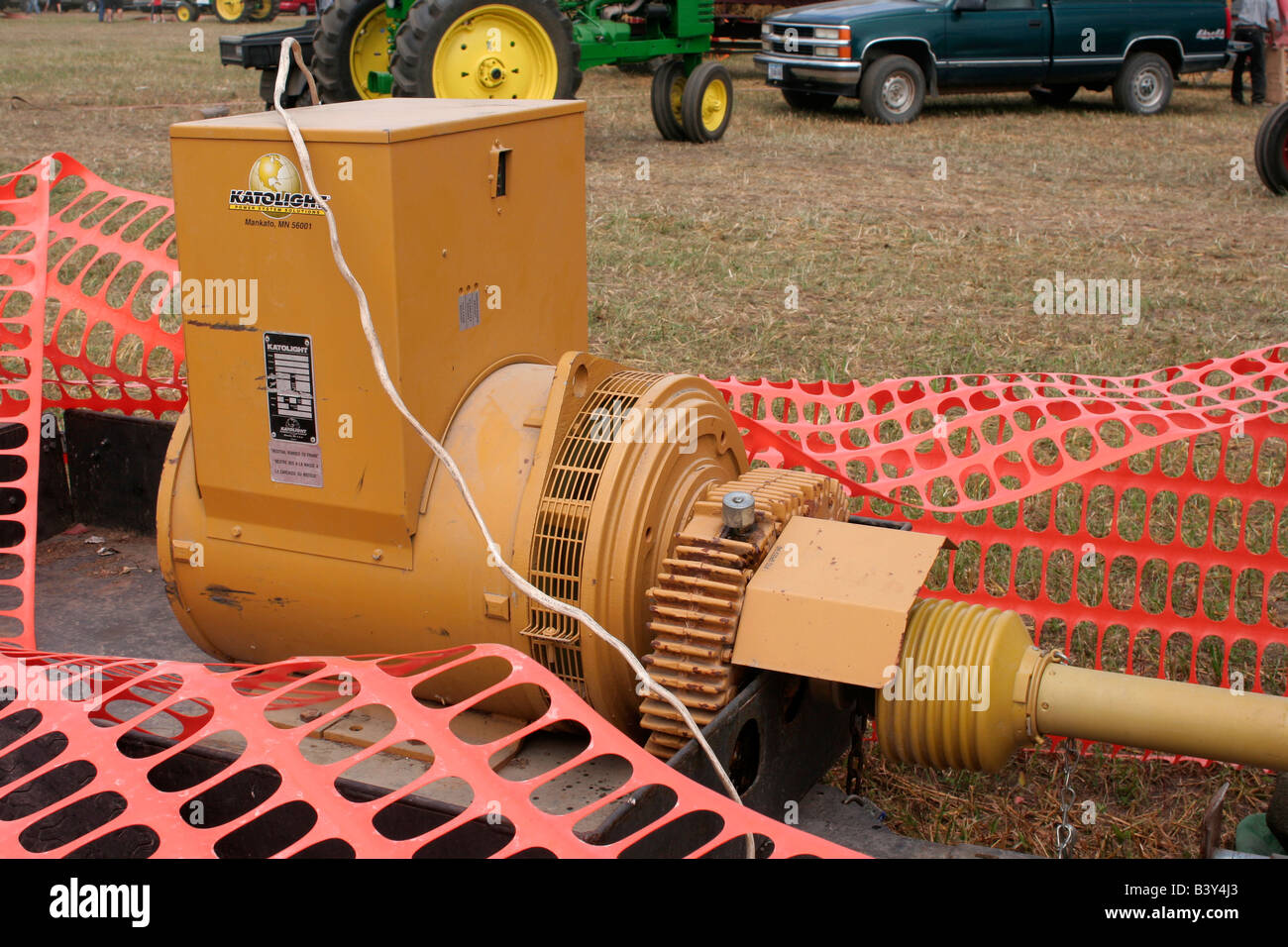 Gran eje de toma de fuerza PTO generador eléctrico accionado por un tractor  agrícola Fotografía de stock - Alamy