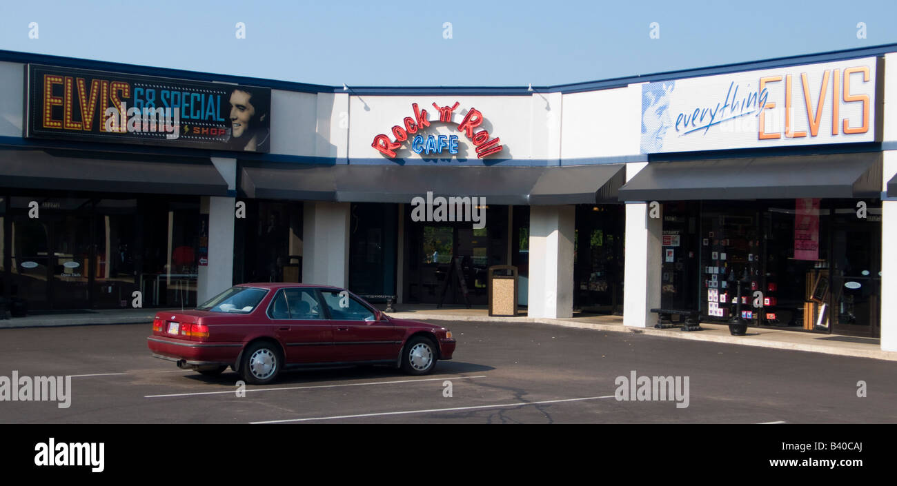 Elvis Presley boutiques y tiendas de souvenirs cerca de Heartbreak Hotel de Memphis, EE.UU. Foto de stock