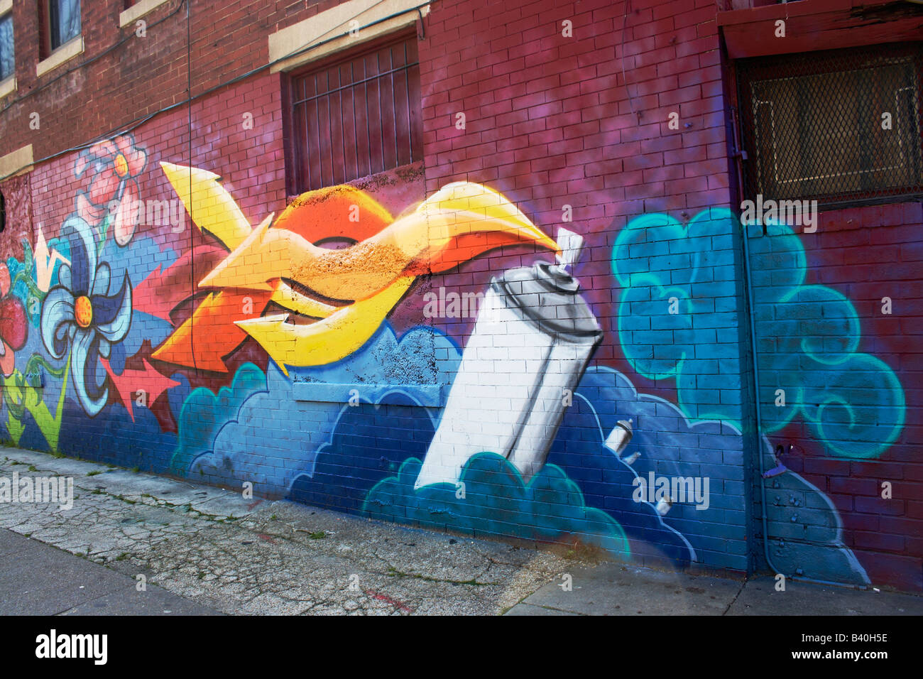 Un colorido mural contemporáneo en la culturalmente diversa barrio Adams Morgan, en Washington D.C. Foto de stock