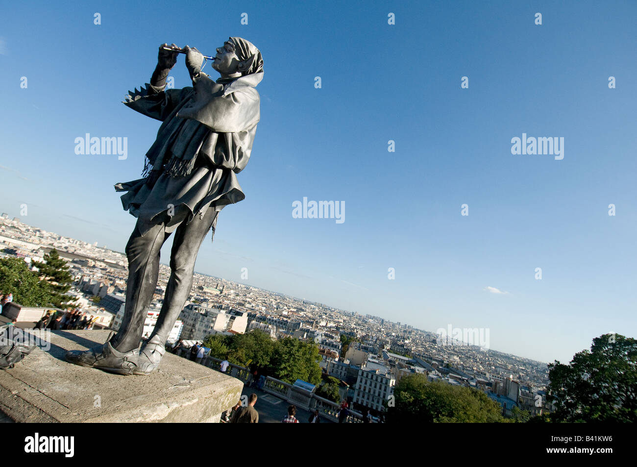 Un mimo intérprete en el distrito de montmartre, París Foto de stock