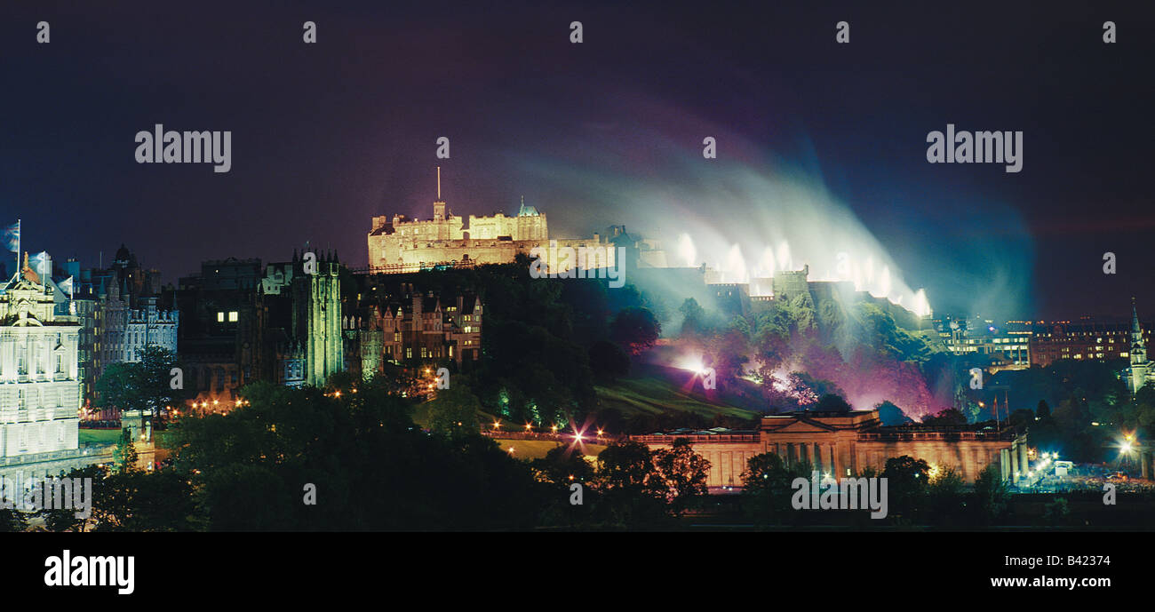 El Castillo de Edimburgo, Escocia, Panorama de Fireworks Foto de stock