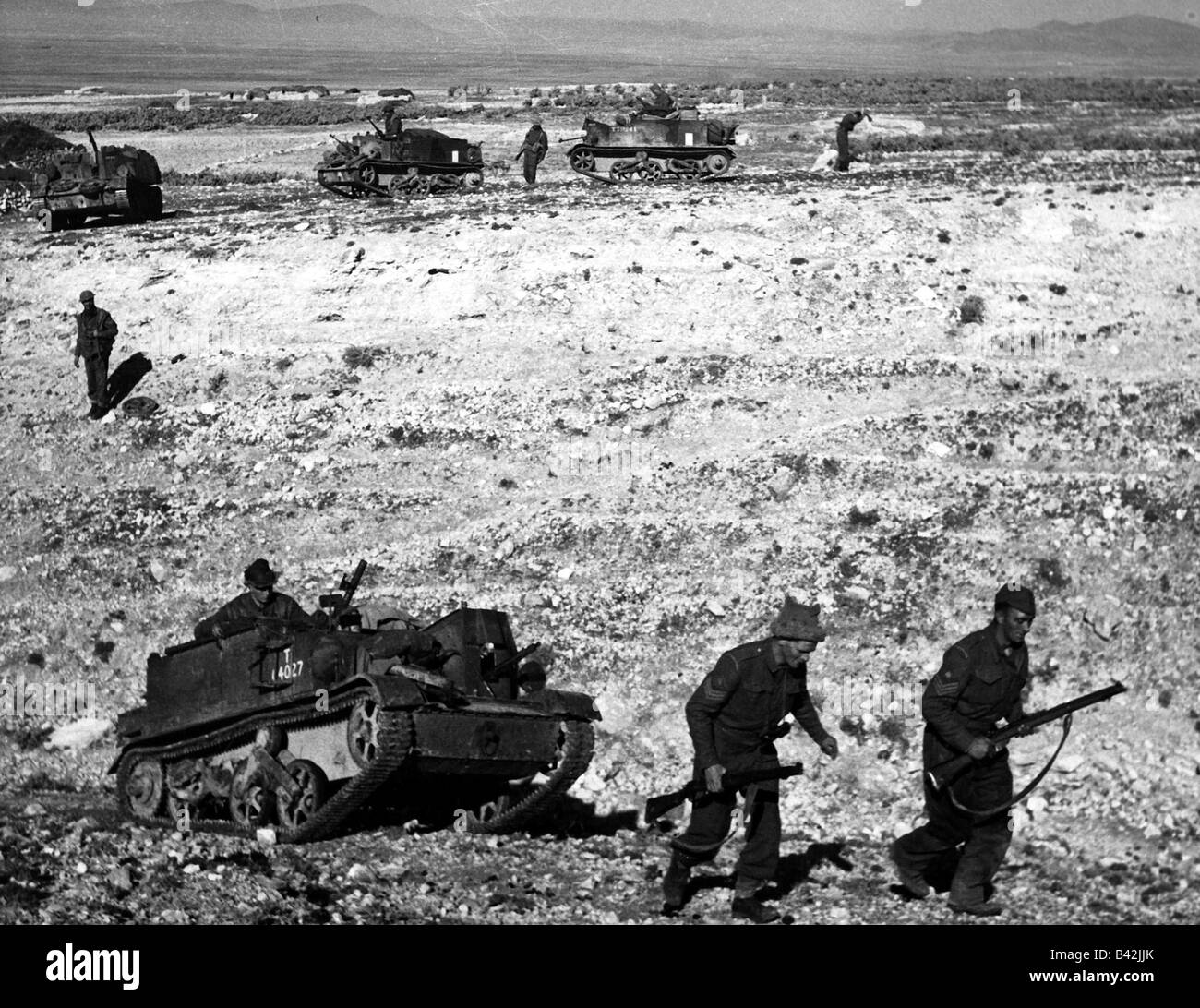 Eventos, Segunda Guerra Mundial / Segunda Guerra Mundial, África del Norte,  Túnez, British Bren Gun Carriers e infantería (Grenadier Guards),  reconocimiento en el Kasserine Gap,  Fotografía de stock - Alamy