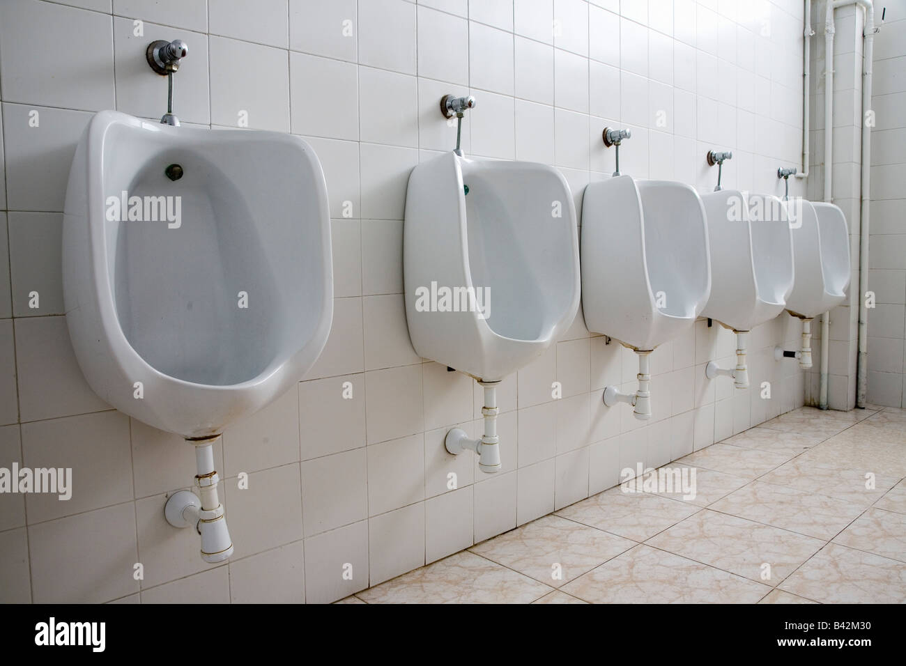 Urinario masculino portátil fotografías e imágenes de alta resolución -  Alamy