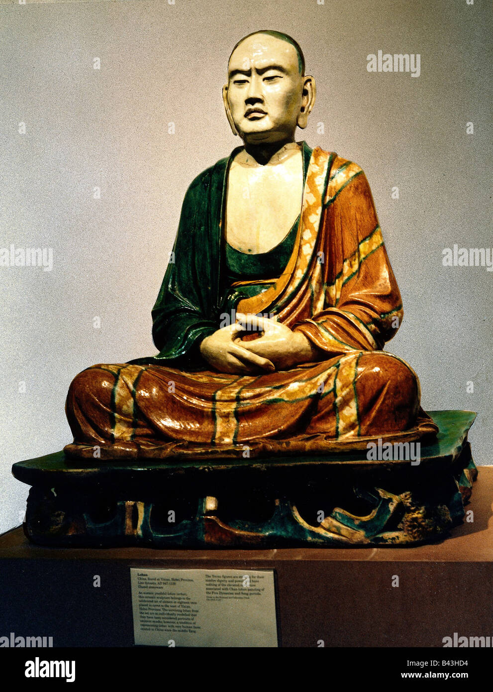 Bellas artes, China, esculturas, loza vidriada de un lohan (arhat), discípulo de Buda, que se encuentra en la provincia de Hebei, Yixian la Dinastía Liao (947-1226), el Museo Británico, el Copyright del artista no ha de ser borrado Foto de stock
