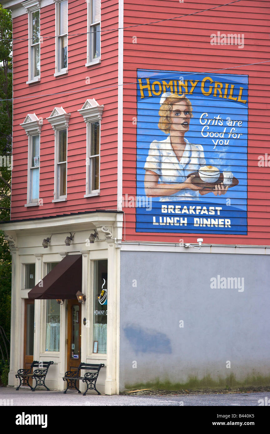 Hominy Grill Restaurant en Charleston, SC Charleston fundada en 1670 es considerada America s más bellamente preservados arquitecto Foto de stock