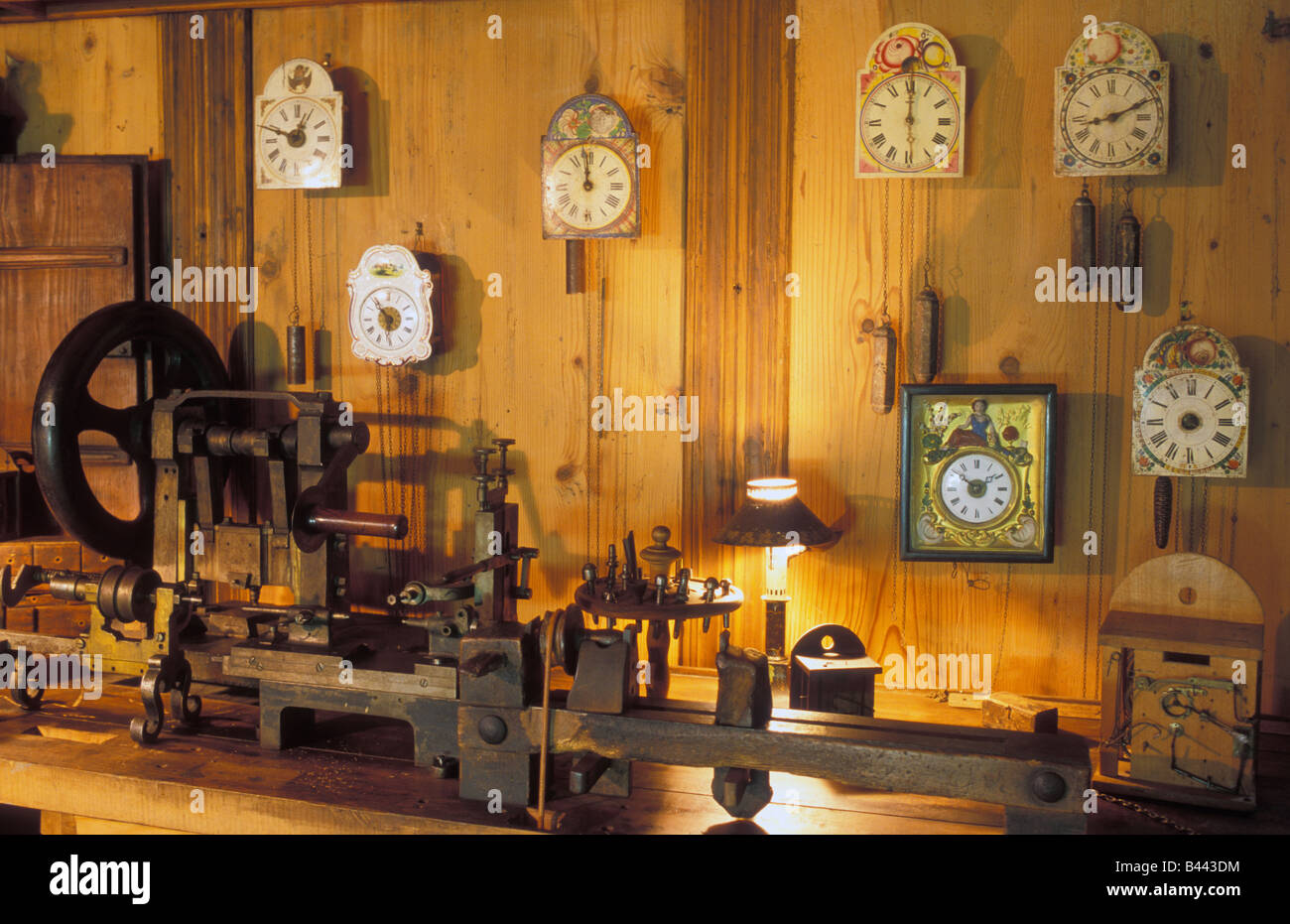 Salón relojero en el Museo de Historia Lokal y relojes en Villingen Schwenningen Selva Negra Baden Wurttemberg Alemania Foto de stock